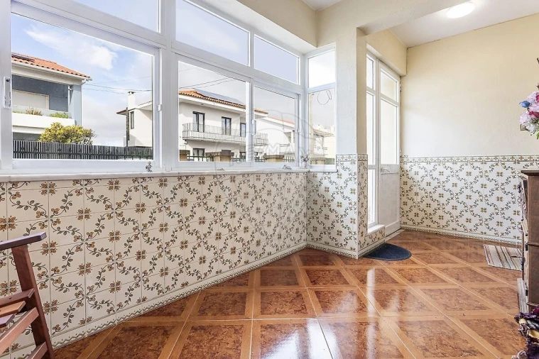 Moradia T5 para Venda em Carnaxide e Queijas Foto 8