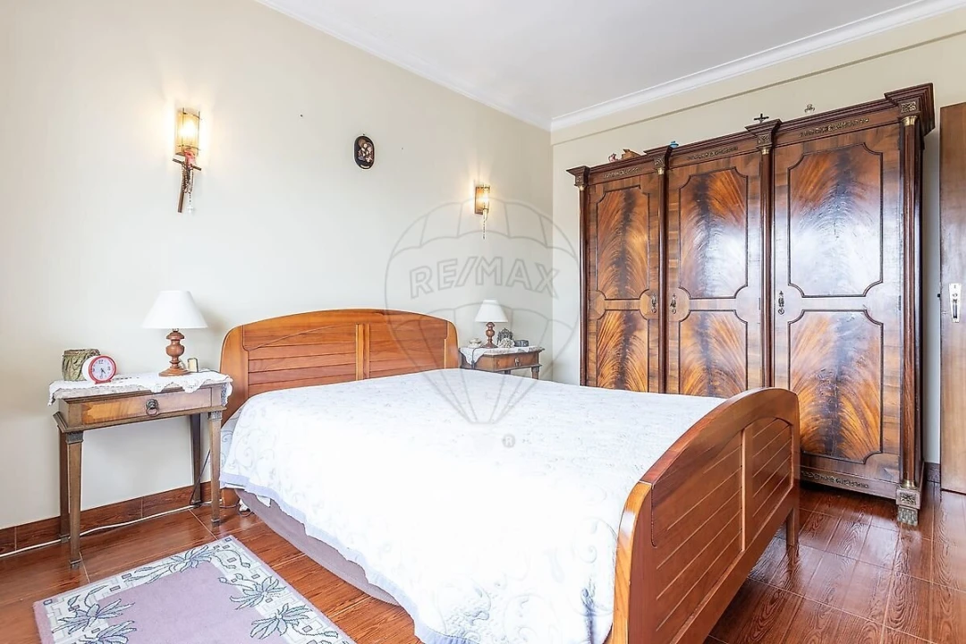 Moradia T5 para Venda em Carnaxide e Queijas Foto 22