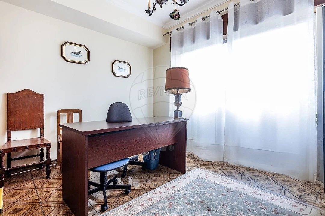 Moradia T5 para Venda em Carnaxide e Queijas Foto 12