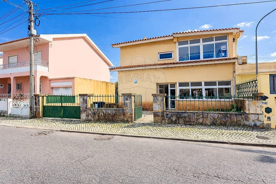 Moradia T5 para Venda em Carnaxide e Queijas Foto 38