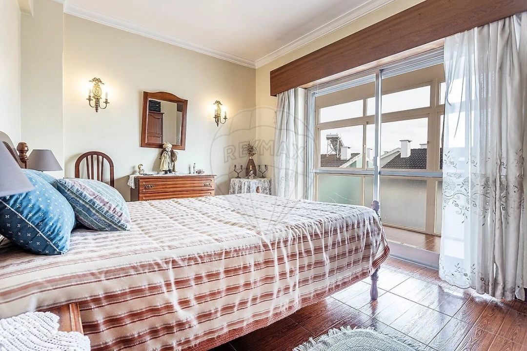 Moradia T5 para Venda em Carnaxide e Queijas Foto 19