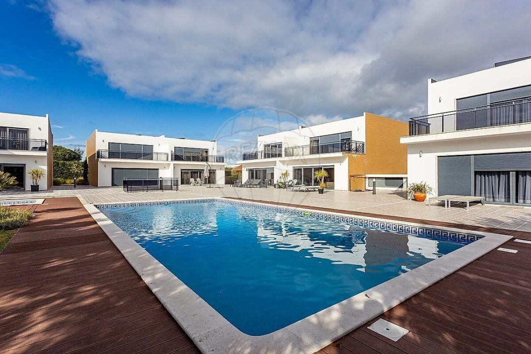 Moradia T4 para Venda em São João das Lampas e Terrugem Foto 5