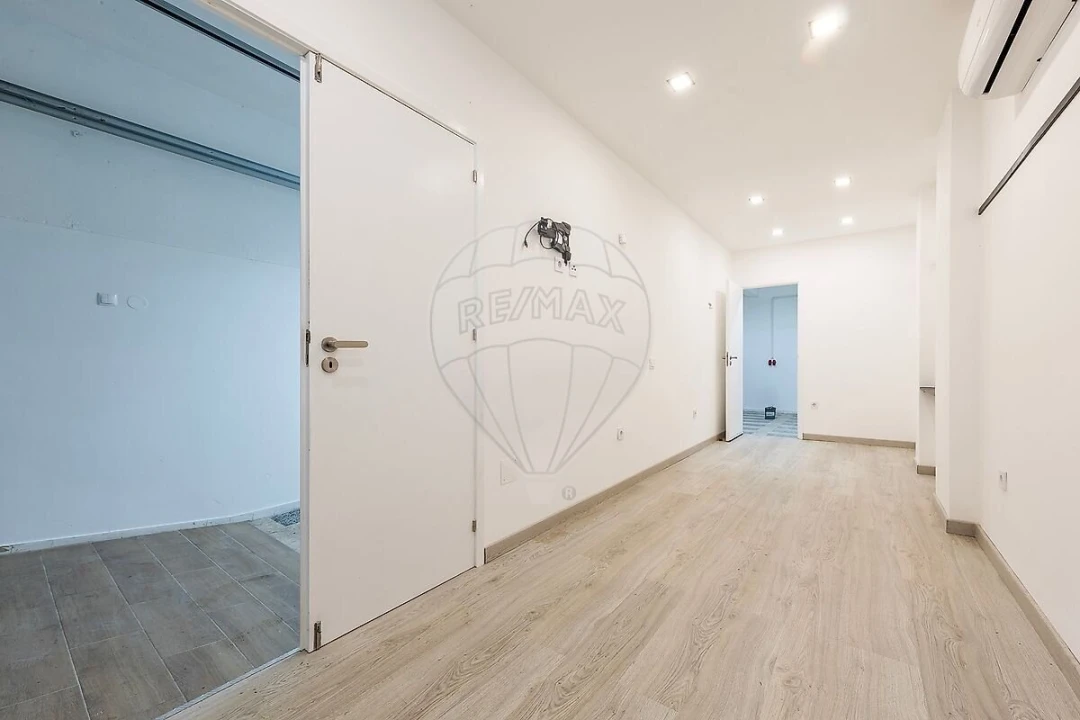 Garagem para Venda em Almada, Cova da Piedade, Pragal e Cacilhas Foto 4