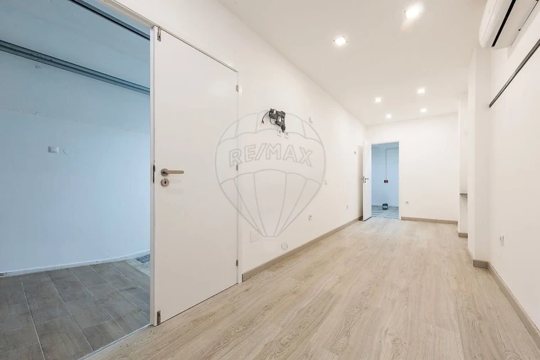 Garagem para Venda em Almada, Cova da Piedade, Pragal e Cacilhas Foto 4