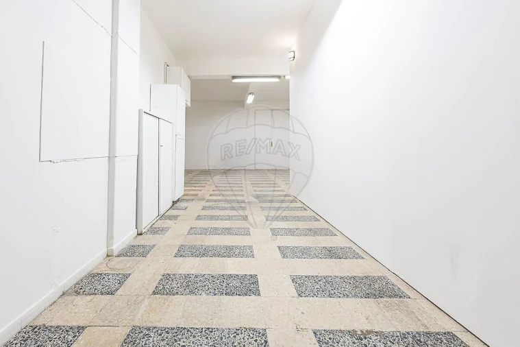 Garagem para Venda em Almada, Cova da Piedade, Pragal e Cacilhas Foto 2