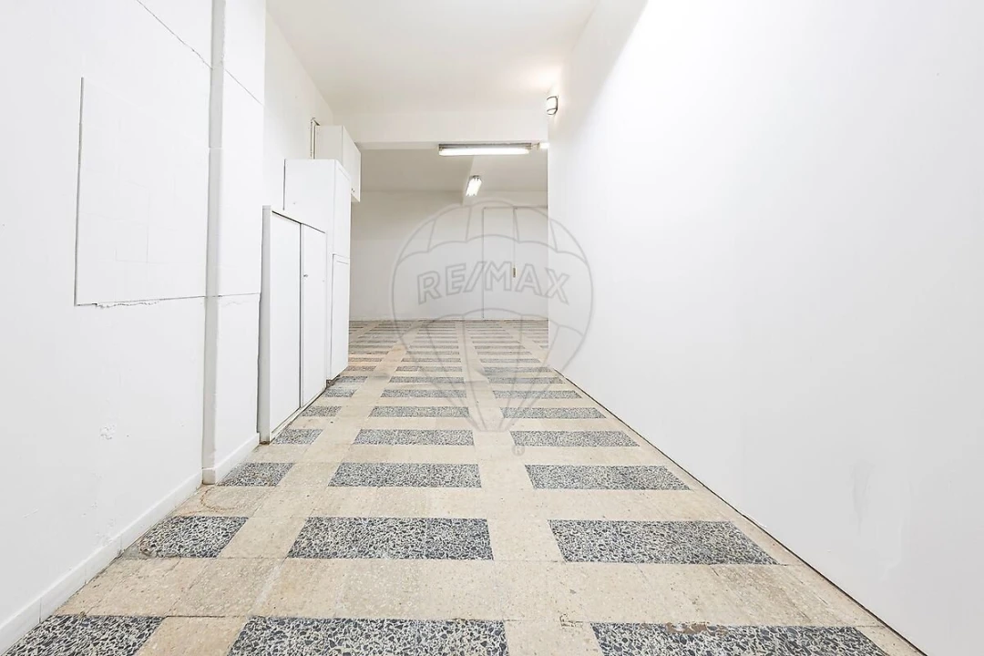 Garagem para Venda em Almada, Cova da Piedade, Pragal e Cacilhas Foto 2