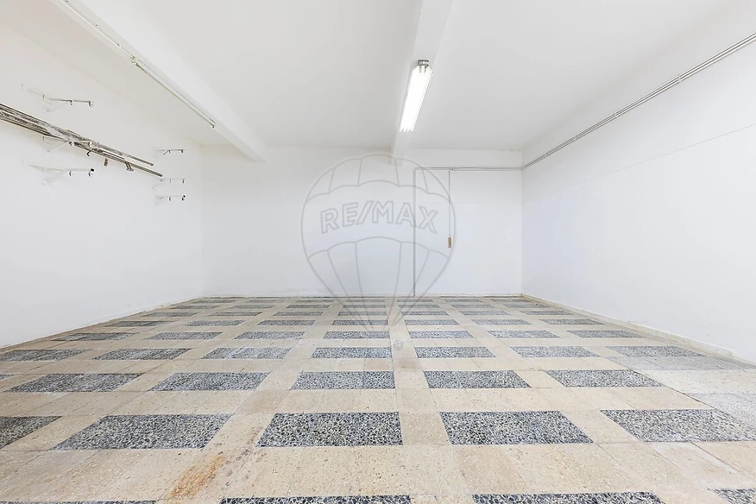 Garagem para Venda em Almada, Cova da Piedade, Pragal e Cacilhas Foto 5