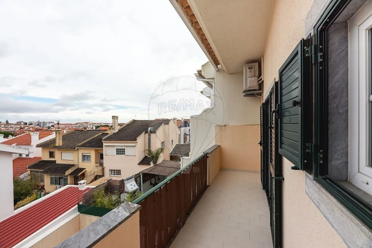 Moradia T3 para Venda em Carcavelos e Parede Foto 26