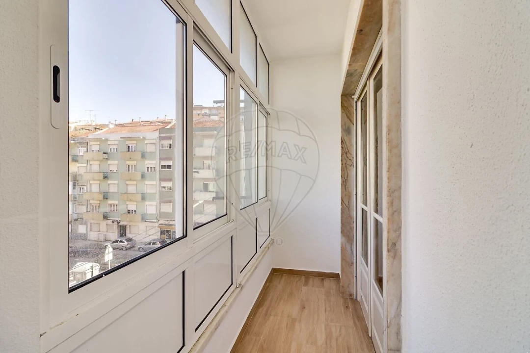 Apartamento T2 para Venda em Sacavém e Prior Velho Foto 16