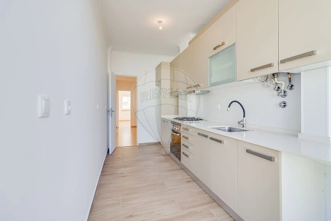 Apartamento T2 para Venda em Sacavém e Prior Velho Foto 15