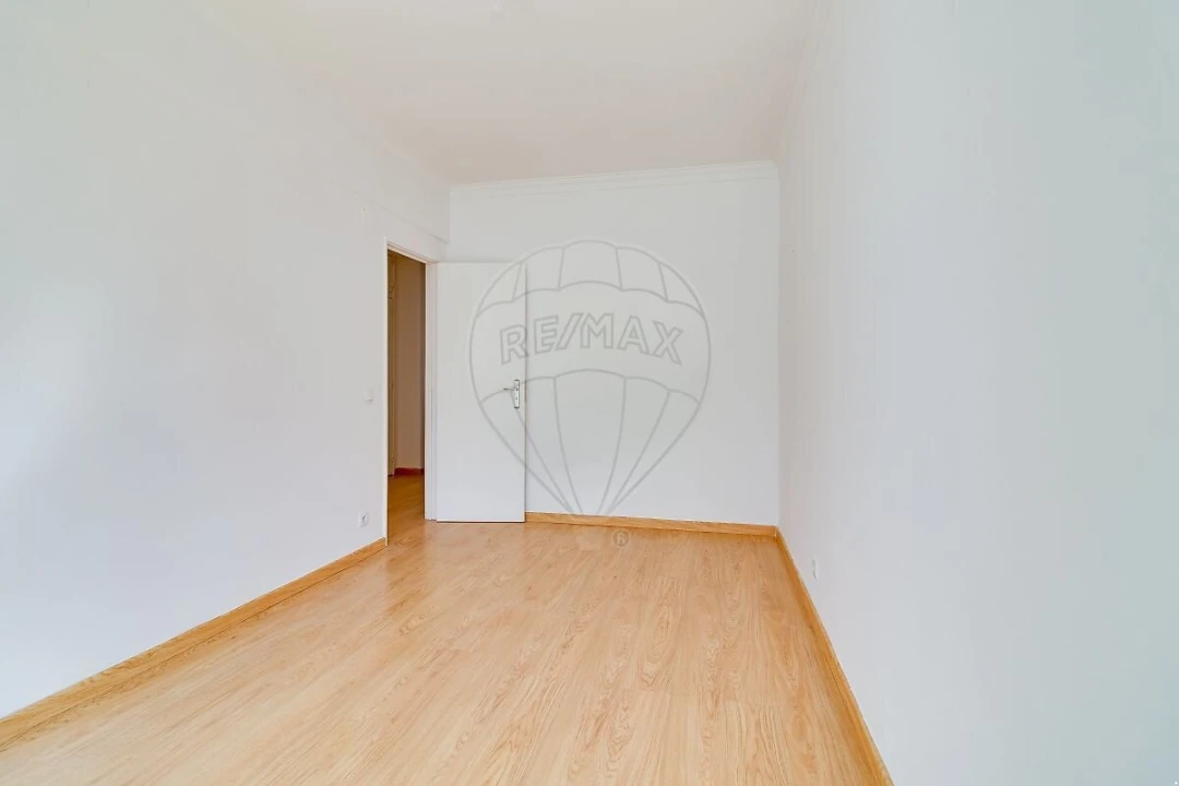 Apartamento T2 para Venda em Sacavém e Prior Velho Foto 8