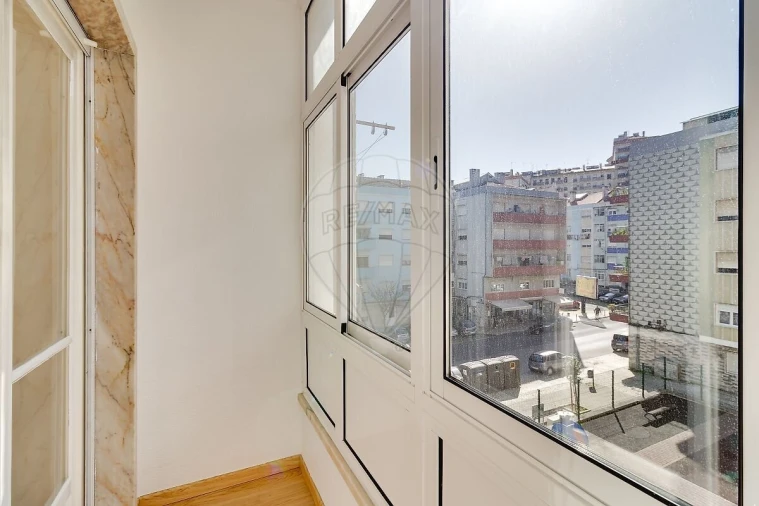 Apartamento T2 para Venda em Sacavém e Prior Velho Foto 6