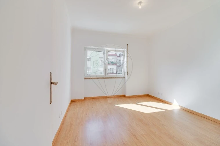 Apartamento T2 para Venda em Sacavém e Prior Velho Foto 7