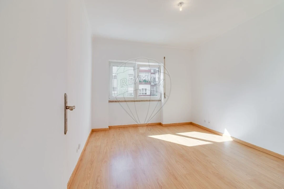 Apartamento T2 para Venda em Sacavém e Prior Velho Foto 7