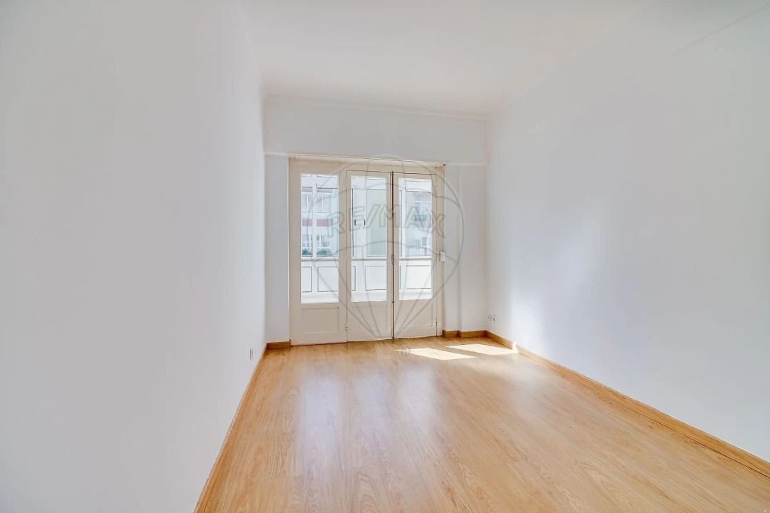 Apartamento T2 para Venda em Sacavém e Prior Velho Foto 4