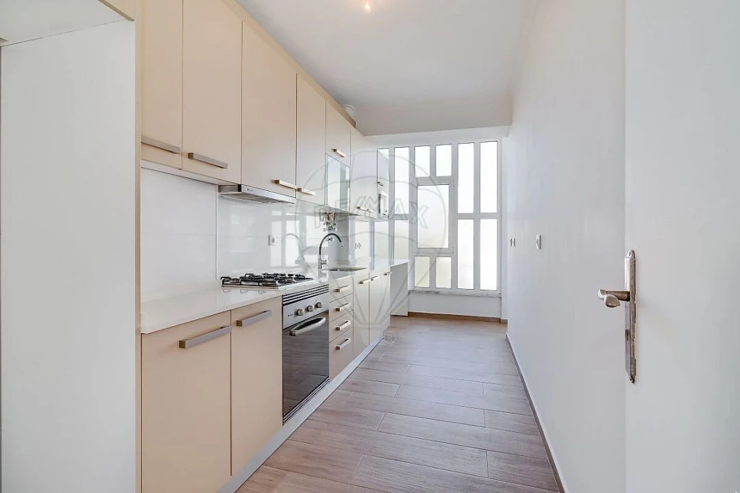 Apartamento T2 para Venda em Sacavém e Prior Velho Foto 3