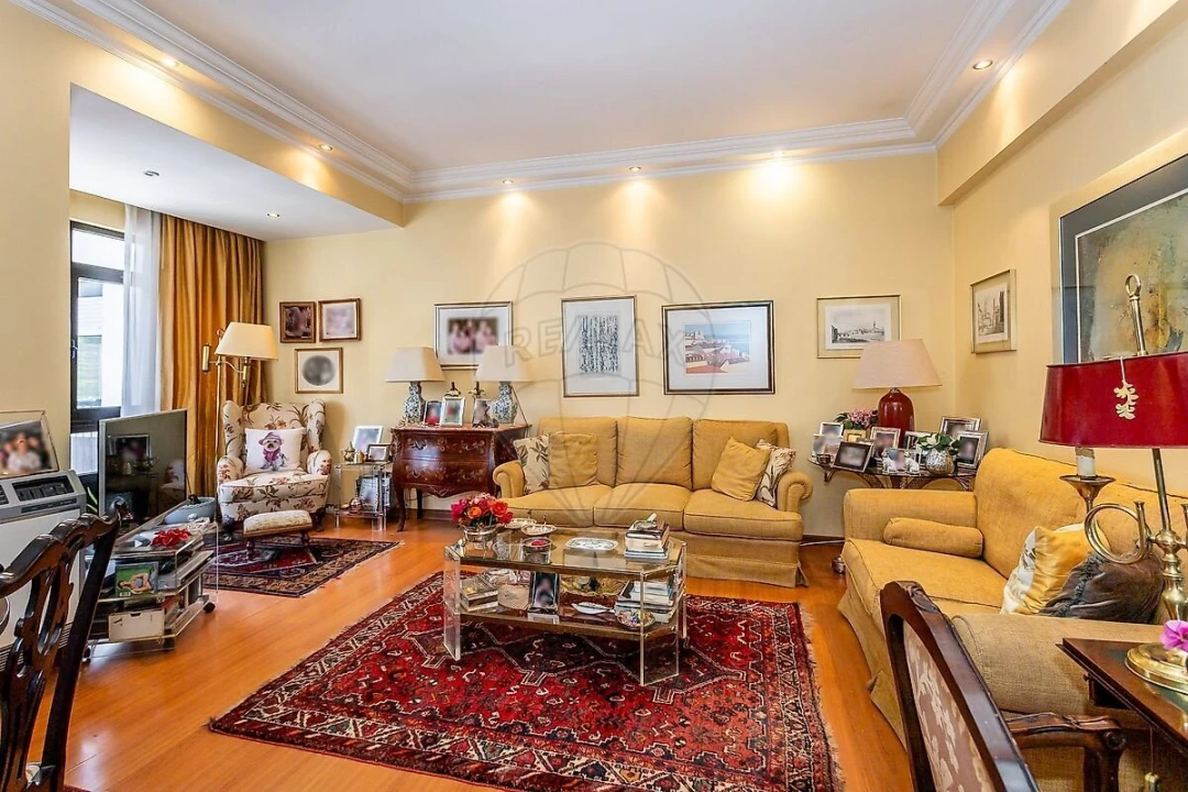 Apartamento T2 para Venda em Algés, Linda-A-Velha e Cruz Quebrada-Dafundo Foto 2