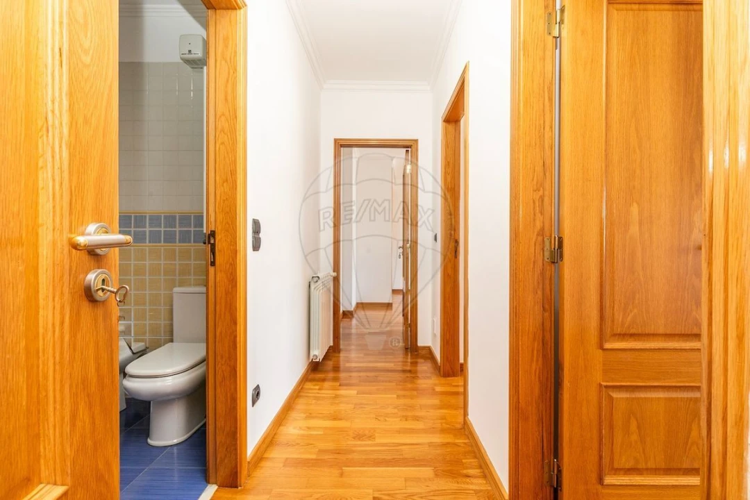 Apartamento T3 para Venda em Carcavelos e Parede Foto 16