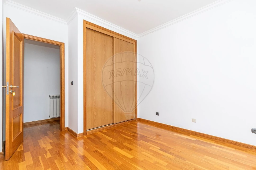 Apartamento T3 para Venda em Carcavelos e Parede Foto 19