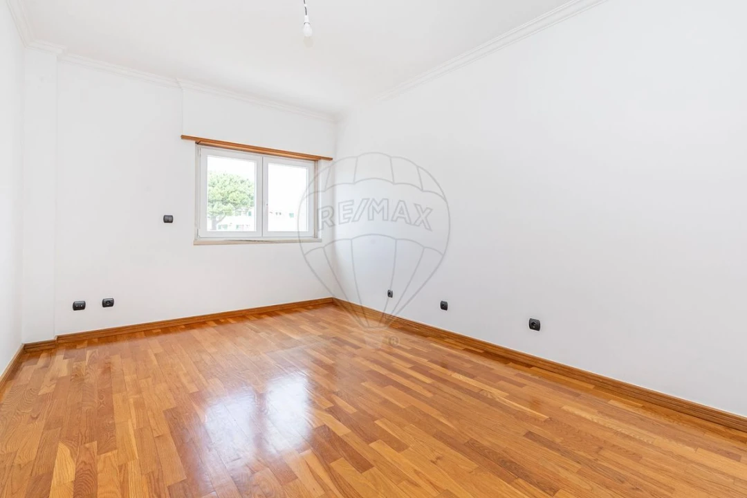 Apartamento T3 para Venda em Carcavelos e Parede Foto 18