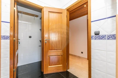 Apartamento T3 para Venda em Carcavelos e Parede