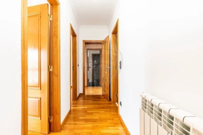 Apartamento T3 para Venda em Carcavelos e Parede