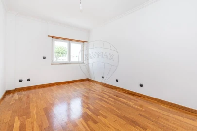 Apartamento T3 para Venda em Carcavelos e Parede