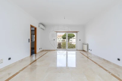Apartamento T3 para Venda em Carcavelos e Parede