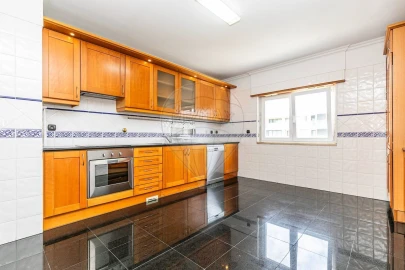 Apartamento T3 para Venda em Carcavelos e Parede