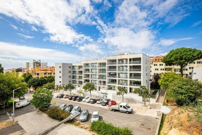 Apartamento T3 para Venda em Carcavelos e Parede
