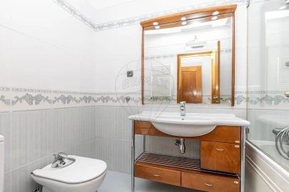 Apartamento T3 para Venda em Carcavelos e Parede