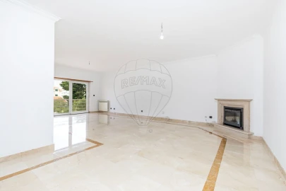 Apartamento T3 para Venda em Carcavelos e Parede