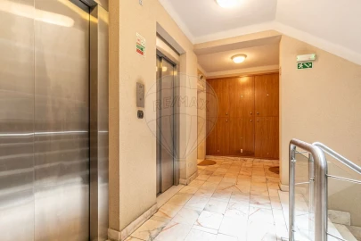 Apartamento T3 para Venda em Carcavelos e Parede