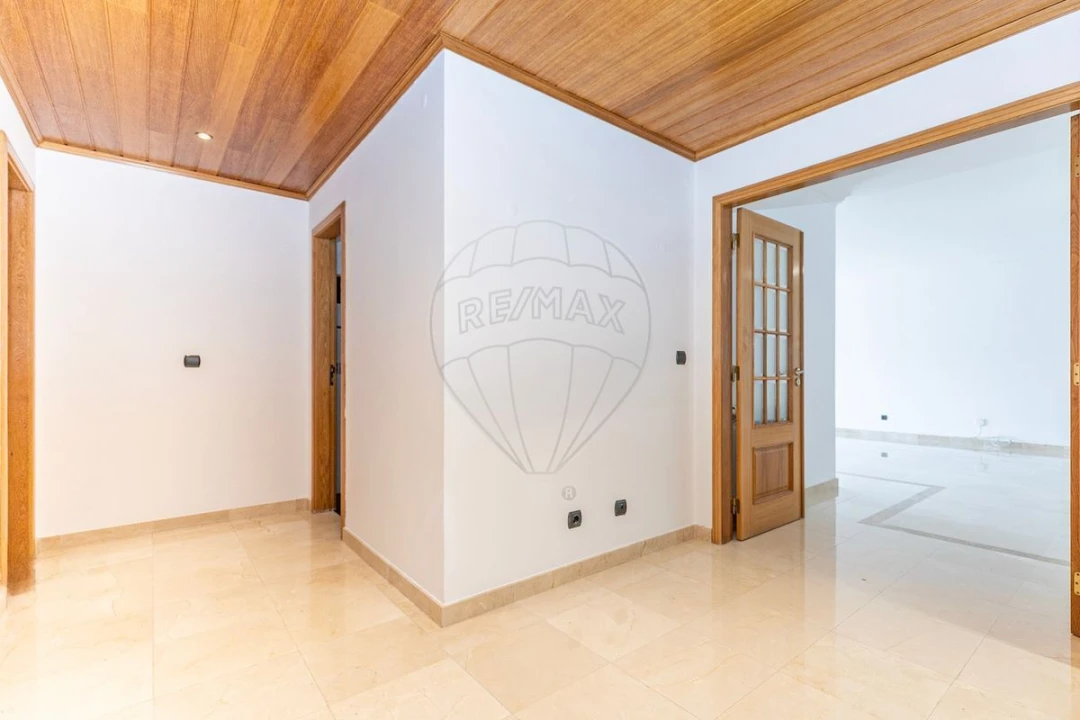 Apartamento T3 para Venda em Carcavelos e Parede Foto 4