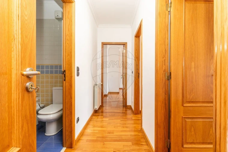 Apartamento T3 para Venda em Carcavelos e Parede Foto 16