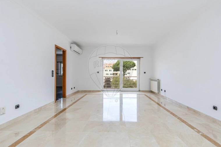 Apartamento T3 para Venda em Carcavelos e Parede Foto 6