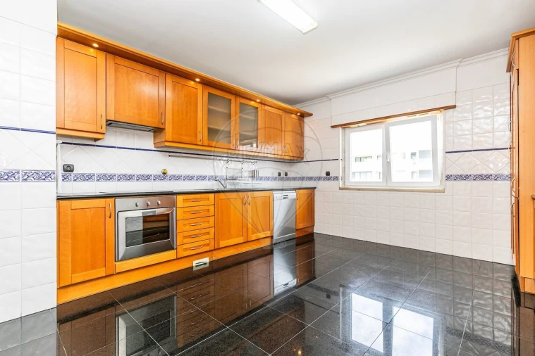 Apartamento T3 para Venda em Carcavelos e Parede Foto 11