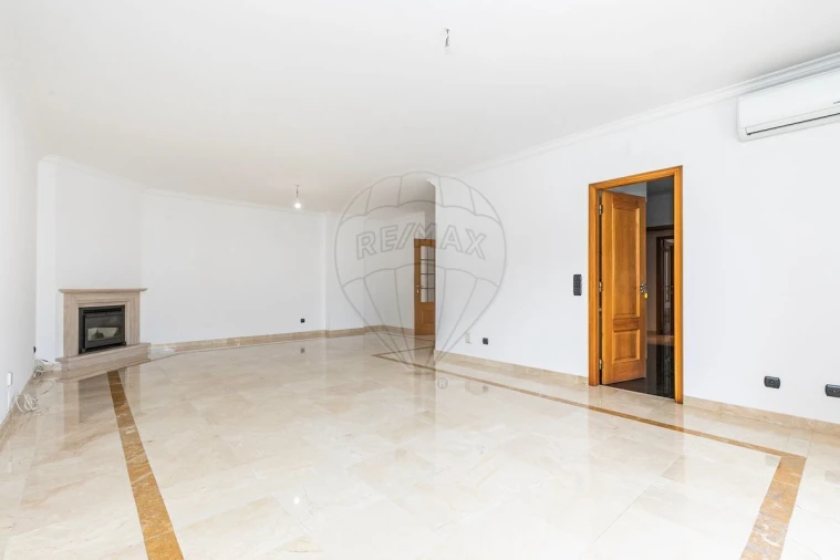 Apartamento T3 para Venda em Carcavelos e Parede Foto 7