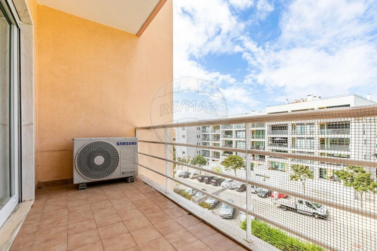 Apartamento T3 para Venda em Carcavelos e Parede Foto 9
