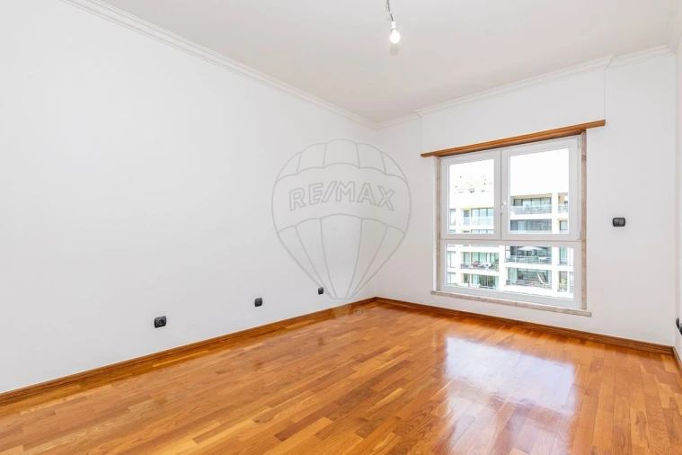 Apartamento T3 para Venda em Carcavelos e Parede Foto 20