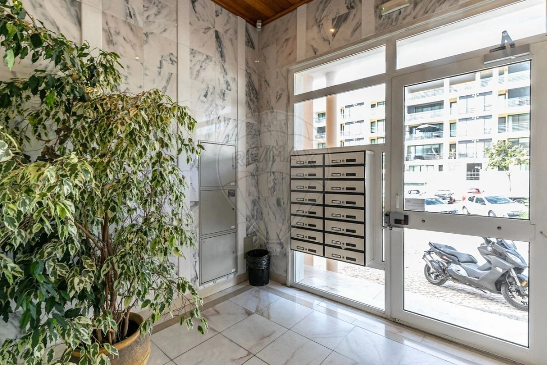 Apartamento T3 para Venda em Carcavelos e Parede Foto 2