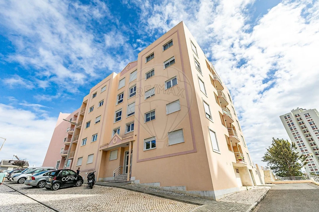 Apartamento T3 para Venda em Carcavelos e Parede Foto 1