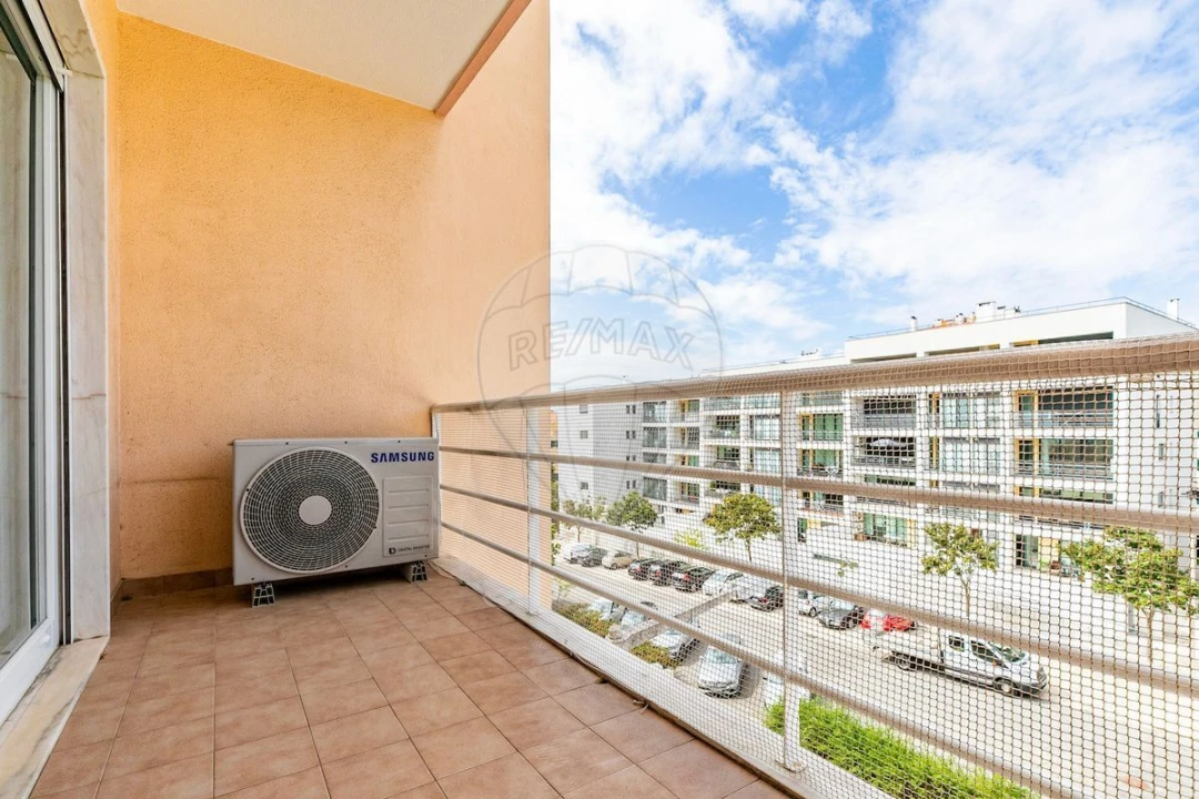 Apartamento T3 para Venda em Carcavelos e Parede Foto 9