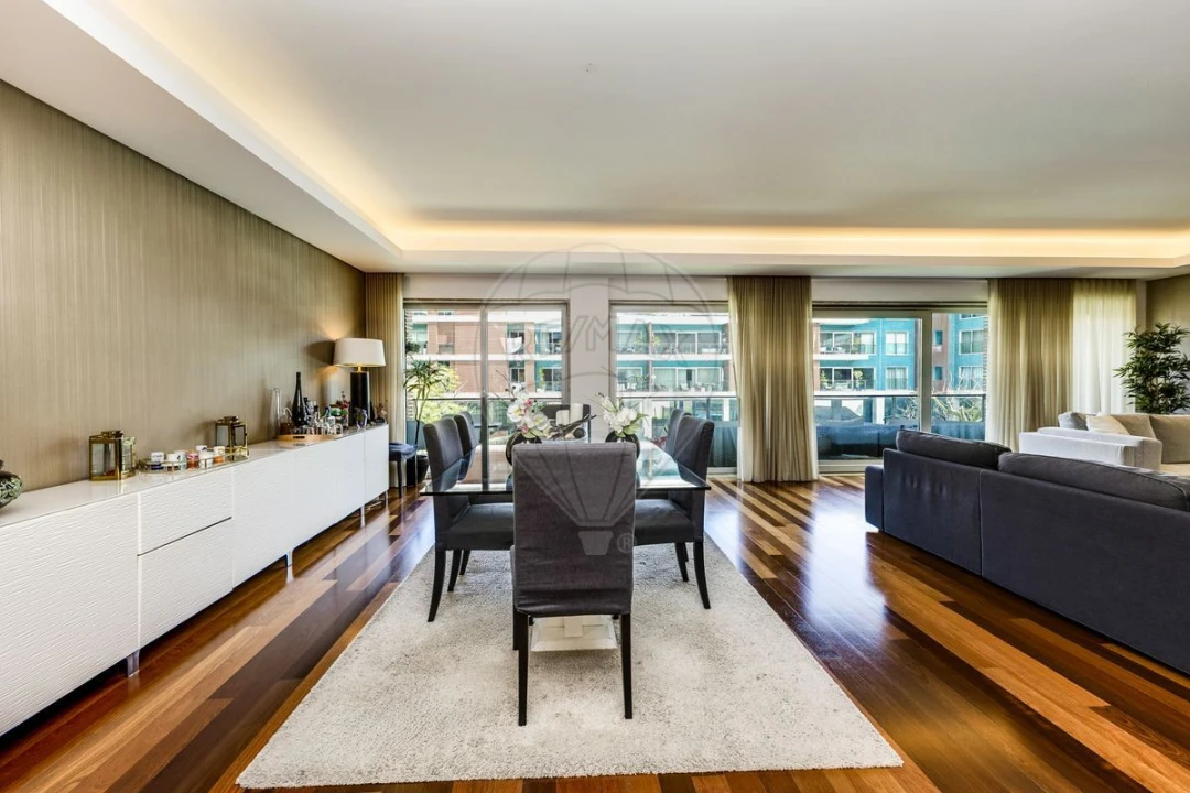 Apartamento T4 para Venda em Sacavém e Prior Velho Foto 7