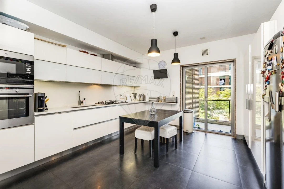 Apartamento T4 para Venda em Sacavém e Prior Velho Foto 17