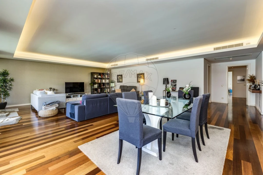 Apartamento T4 para Venda em Sacavém e Prior Velho Foto 9