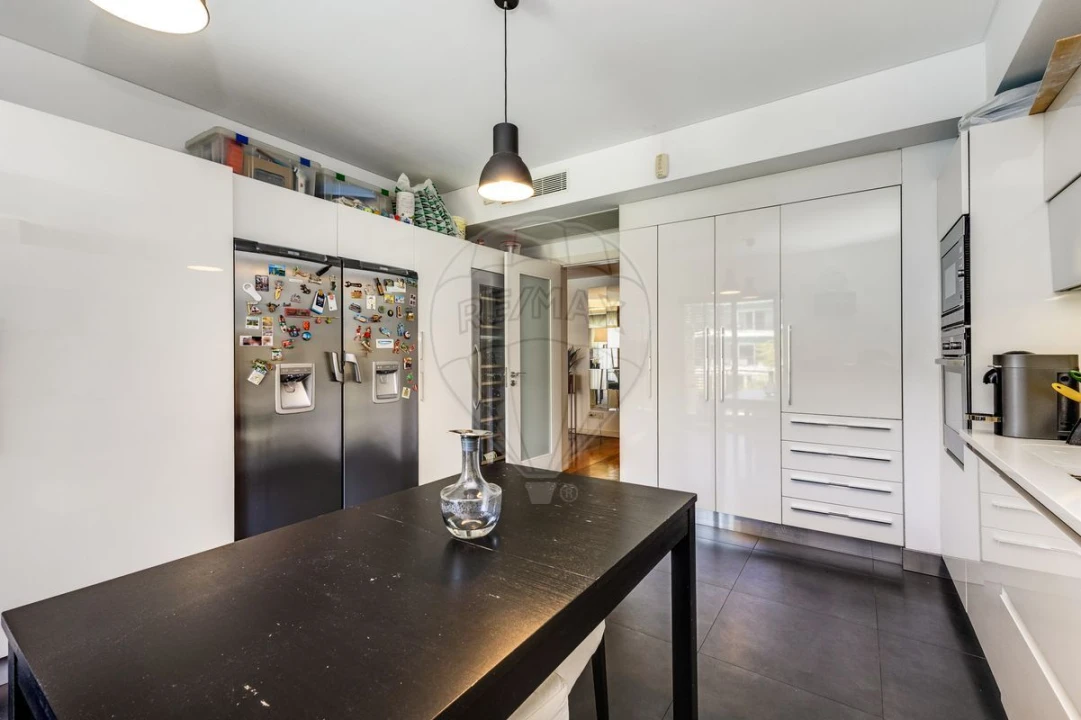 Apartamento T4 para Venda em Sacavém e Prior Velho Foto 20