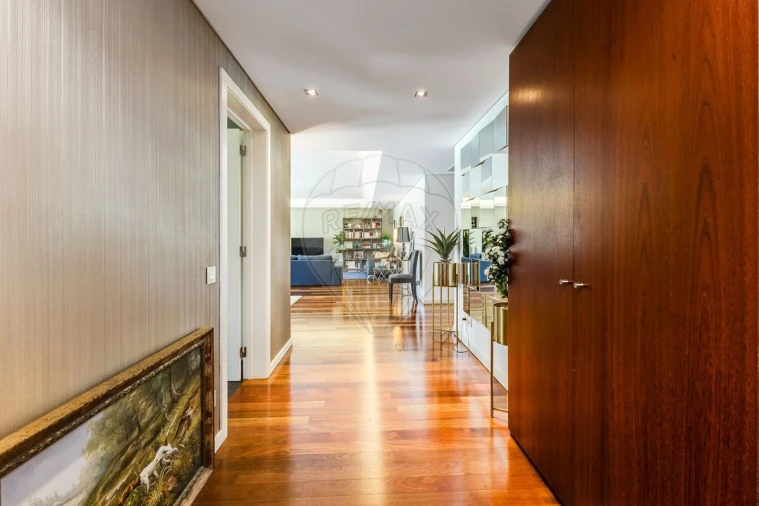 Apartamento T4 para Venda em Sacavém e Prior Velho Foto 16