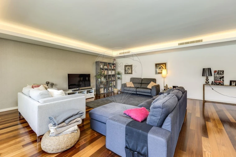 Apartamento T4 para Venda em Sacavém e Prior Velho Foto 10