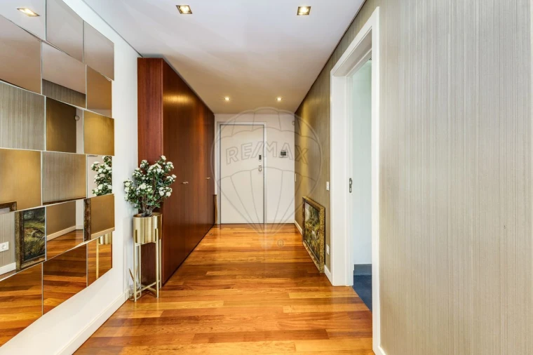 Apartamento T4 para Venda em Sacavém e Prior Velho Foto 15